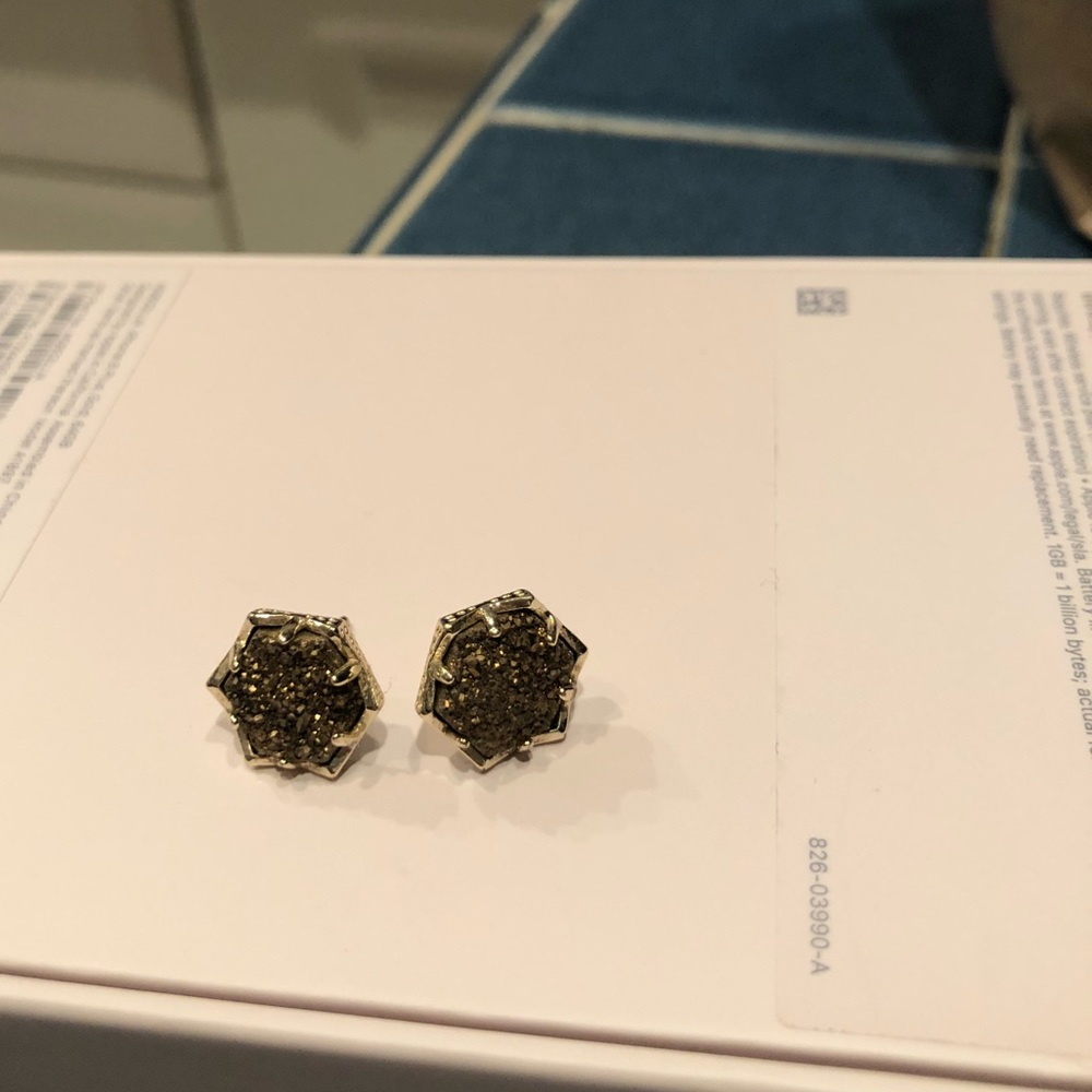 Kendra Scott earring